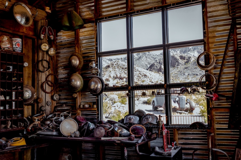 vitrine-LA ROQUE EN PROVENCE-min_shop_window_part_junk_abandoned-138873